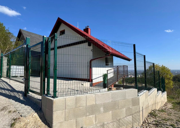 Na predaj chata s panoramatickým výhľadom na Bratislavu