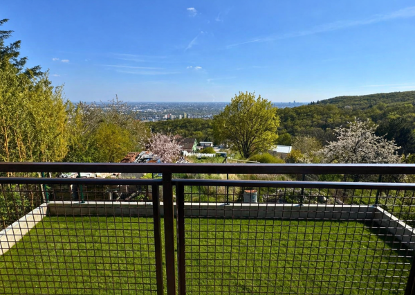 Na predaj chata s panoramatickým výhľadom na Bratislavu