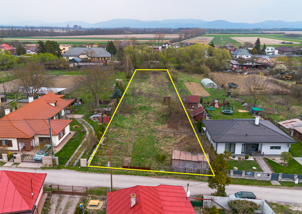 Na predaj veľkorysý stavebný pozemok v obci Gomboš