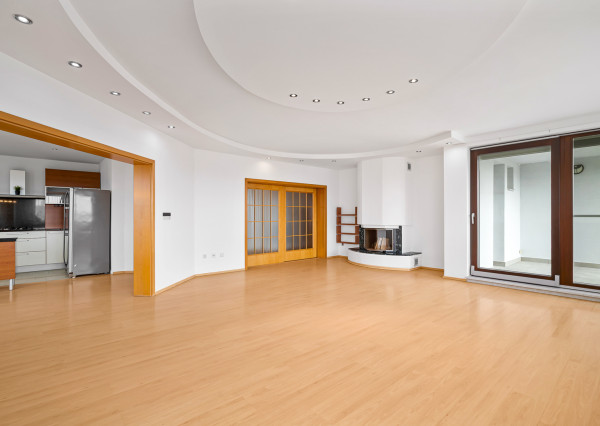 Na prenájom priestranný 5-izbový mezonet v Starom Meste