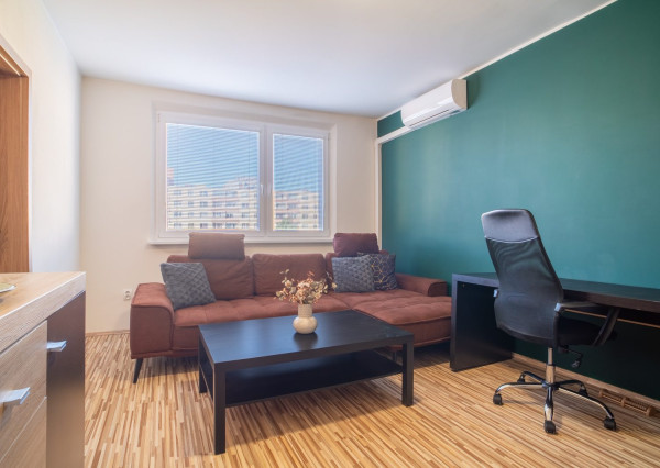 Na prenájom vkusný 2-izbový byt v príjemnej časti Dúbravky