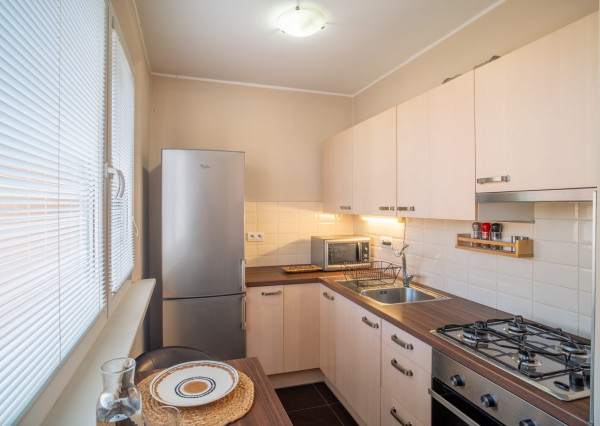 Na prenájom vkusný 2-izbový byt v príjemnej časti Dúbravky