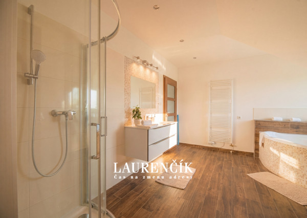 NA PREDAJ | RODINNÝ DOM S VÝHĽADOM NA VRŠATEC - ILAVA, KLOBUŠICE