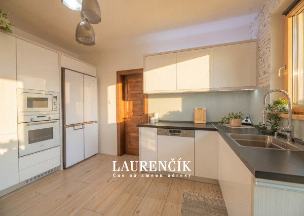 NA PREDAJ | RODINNÝ DOM S VÝHĽADOM NA VRŠATEC - ILAVA, KLOBUŠICE