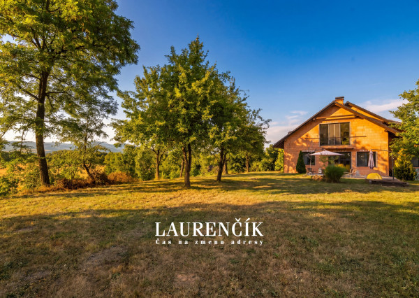 NA PREDAJ | RODINNÝ DOM S VÝHĽADOM NA VRŠATEC - ILAVA, KLOBUŠICE