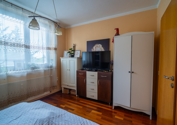 Na predaj čiastočne zariadený 3-izbový byt vo Vrakuni