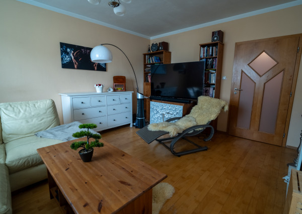 Na predaj čiastočne zariadený 3-izbový byt vo Vrakuni