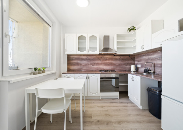 Na prenájom 1-izbový byt v centre Senca + internet a TV v cene