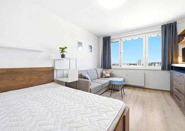 Na prenájom 1-izbový byt v centre Senca + internet a TV v cene