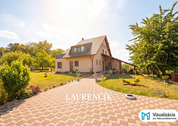 NA PREDAJ | NADŠTANDARTNÝ RODINNÝ DOM S 2533 M² POZEMKOM, PANORAMATICKÝM VÝHĽADOM A DVOJGARÁŽOU | ILAVA-KLOBUŠICE