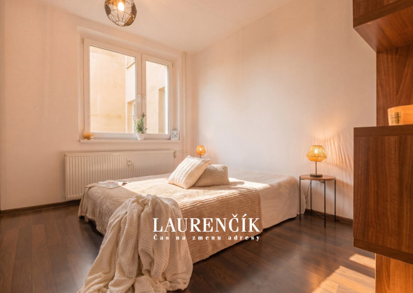 NA PREDAJ | PRIESTRANNÝ  3 -IZBOVÝ BYT NA SIHOTI V TRENČÍNE