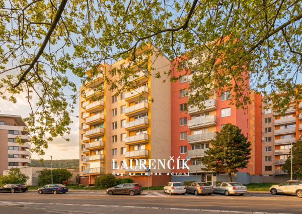 NA PREDAJ | PRIESTRANNÝ  3 -IZBOVÝ BYT NA SIHOTI V TRENČÍNE