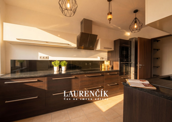 NA PREDAJ | PRIESTRANNÝ  3 -IZBOVÝ BYT NA SIHOTI V TRENČÍNE