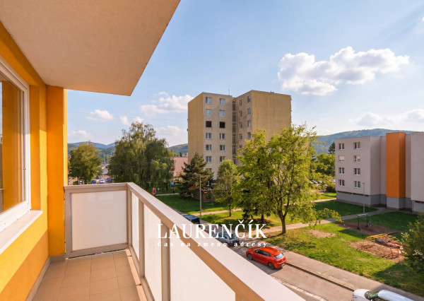 NA PREDAJ | PRIESTRANNÝ  3 -IZBOVÝ BYT NA SIHOTI V TRENČÍNE