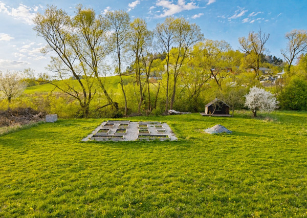 Na predaj pozemok v perspektívnej lokalite Dolného Kalníka