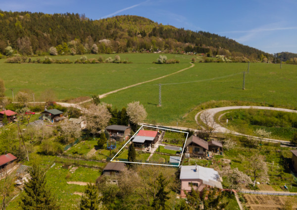 Na predaj chatka s celoročným bývaním v Považskom Chlmci