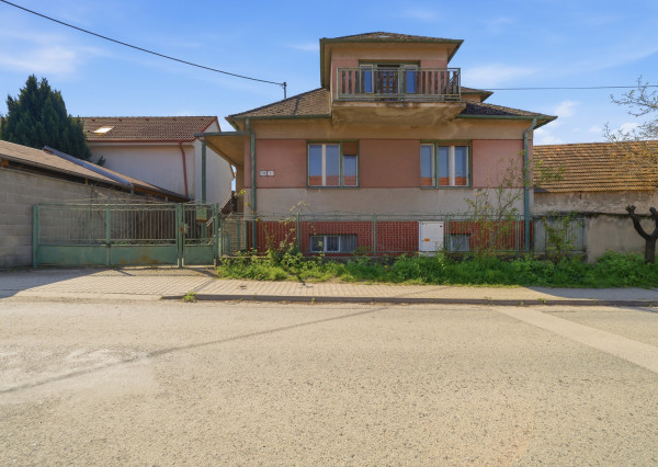 Na predaj rodinný dom vhodný na rekonštrukciu v Stupave