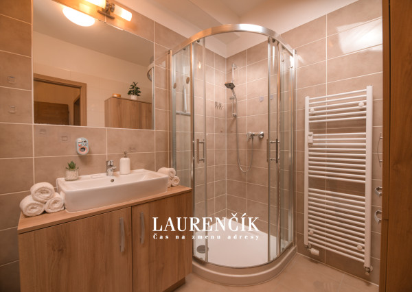 NA PREDAJ | 2 - IZBOVÝ BYT V NOVOSTAVBE S PARKOVACÍM MIESTOM, TRENČIANSKE STANKOVCE