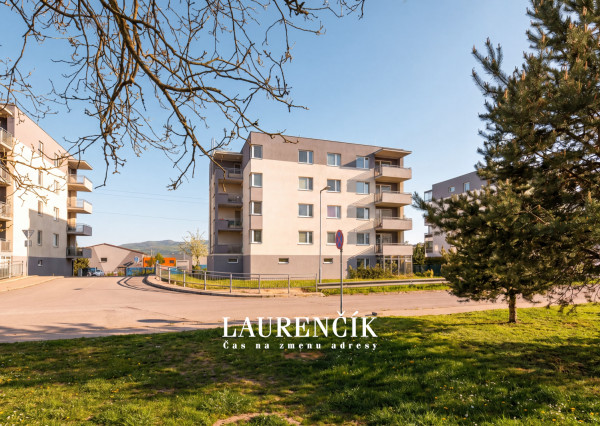 NA PREDAJ | 2 - IZBOVÝ BYT V NOVOSTAVBE S PARKOVACÍM MIESTOM, TRENČIANSKE STANKOVCE