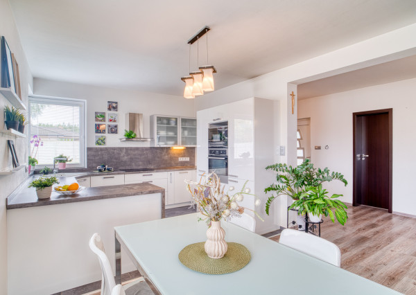 Na predaj rodinný dom s investičným potenciálom v Kostolišti