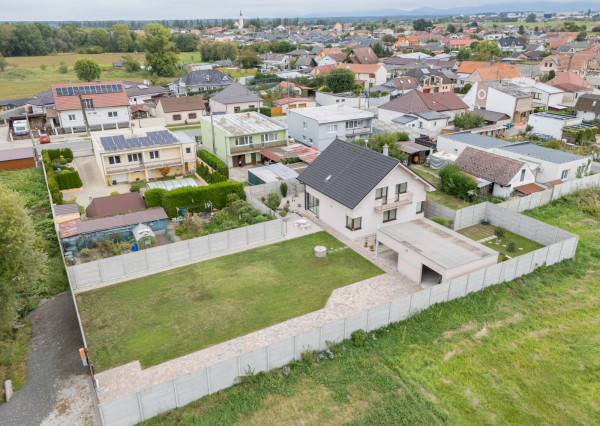 Na predaj rodinný dom s investičným potenciálom v Kostolišti