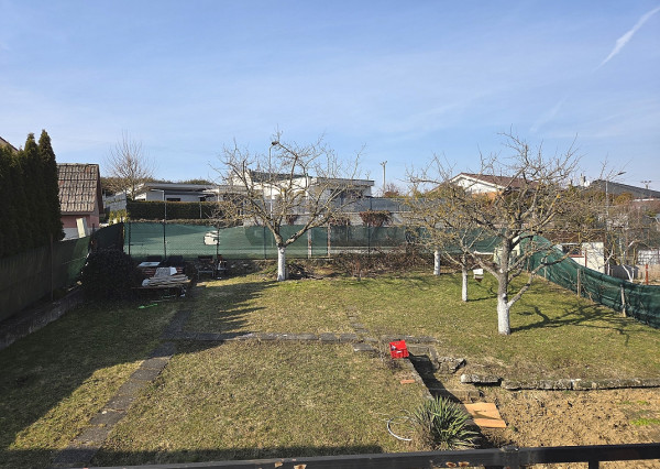 4 izb. byt. jednotka v RD, kompletná rekonštrukcia, 87 m², garáž, pivnica, skladové priestory s pozemkom 333 m2