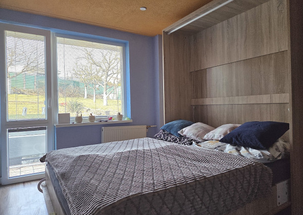 4 izb. byt. jednotka v RD, kompletná rekonštrukcia, 87 m², garáž, pivnica, skladové priestory s pozemkom 333 m2