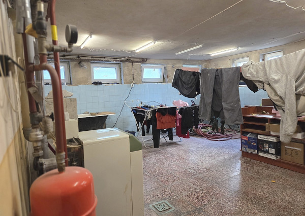 4 izb. byt. jednotka v RD, kompletná rekonštrukcia, 87 m², garáž, pivnica, skladové priestory s pozemkom 333 m2