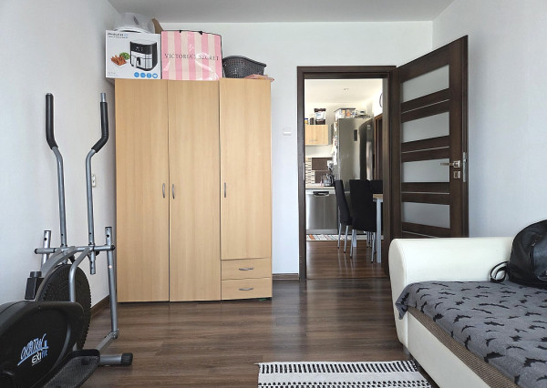 3 izb. byt. jednotka v RD, kompletná rekonštrukcia, 87 m², garáž, pivnica, skladové priestory s pozemkom 333 m2
