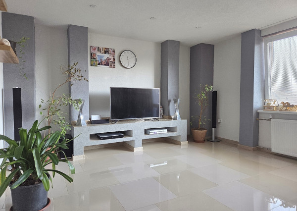 3 izb. byt. jednotka v RD, kompletná rekonštrukcia, 87 m², garáž, pivnica, skladové priestory s pozemkom 333 m2