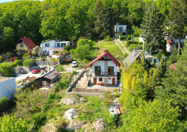 ZNÍŽENÁ CENA:Na predaj chata s panoramatickým výhľadom na Bratislavu