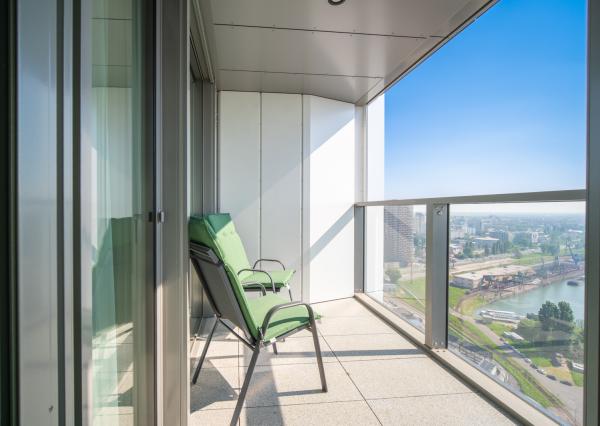 Na prenájom 2-izbový byt so šatníkom, Bratislava – Eurovea Tower