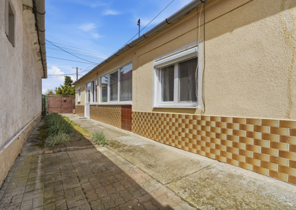 Na predaj čiastočne zariadený rodinný dom v Dolnej Strede