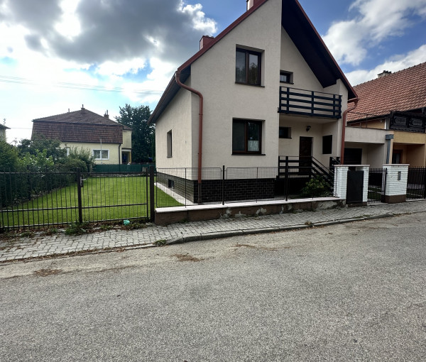 Veľký rodinný dom v pešej dostupnosti do centra mesta v Trenčíne