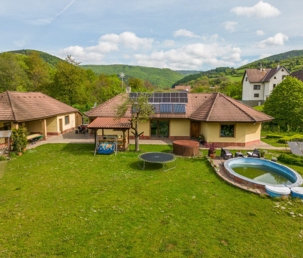 Na predaj 4-izbový rodinný dom s nadštandardným pozemkom v obci Ľutina