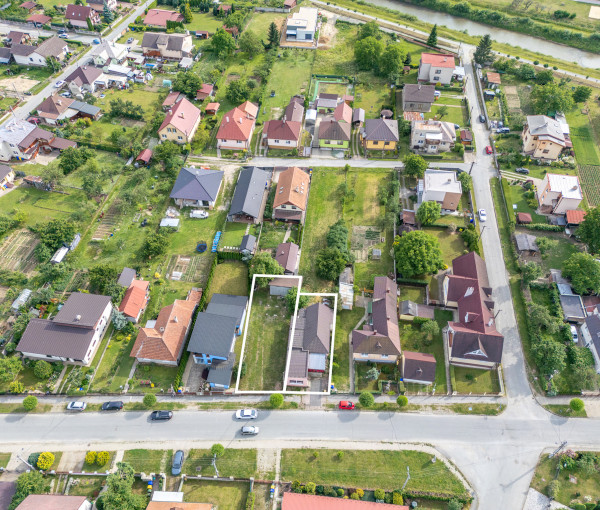 Na predaj rozľahlý pozemok s rodinným domom vo Veľkom Šariši