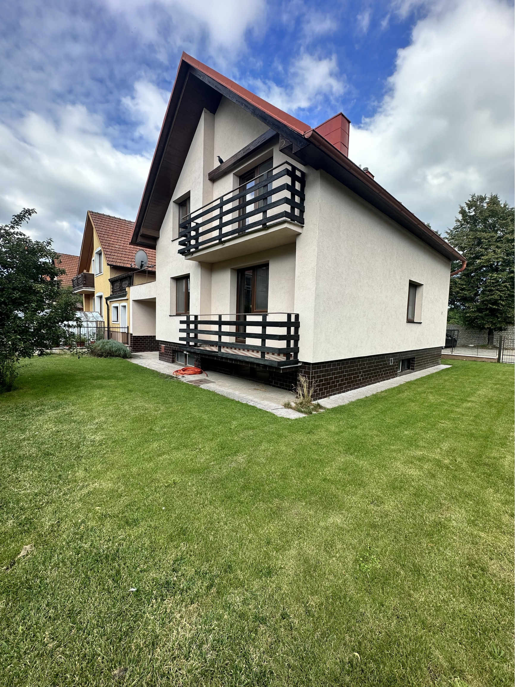 Veľký rodinný dom v pešej dostupnosti do centra mesta v Trenčíne