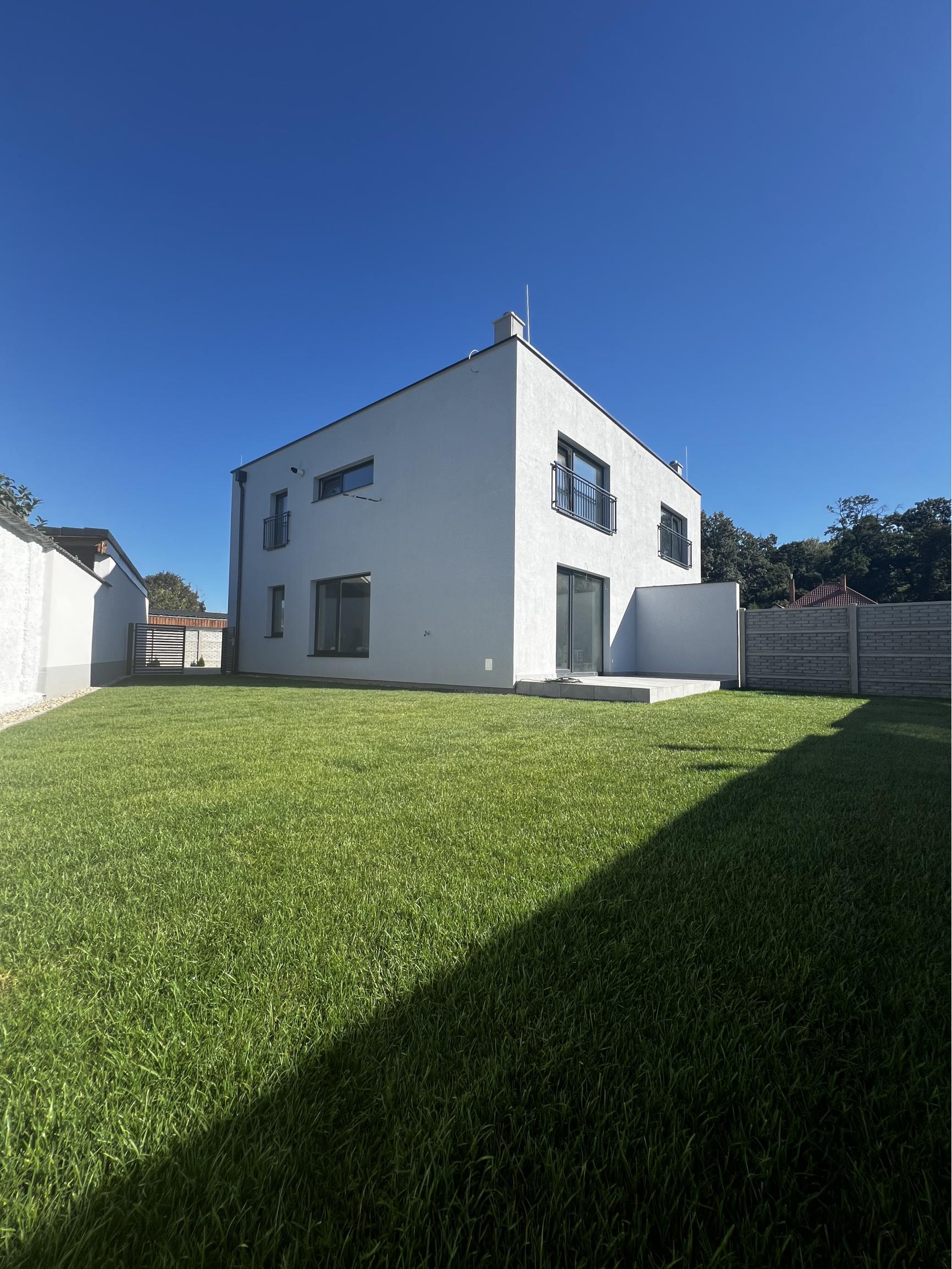 Na predaj novostavba RD s pekným pozemkom v Gabčíkove