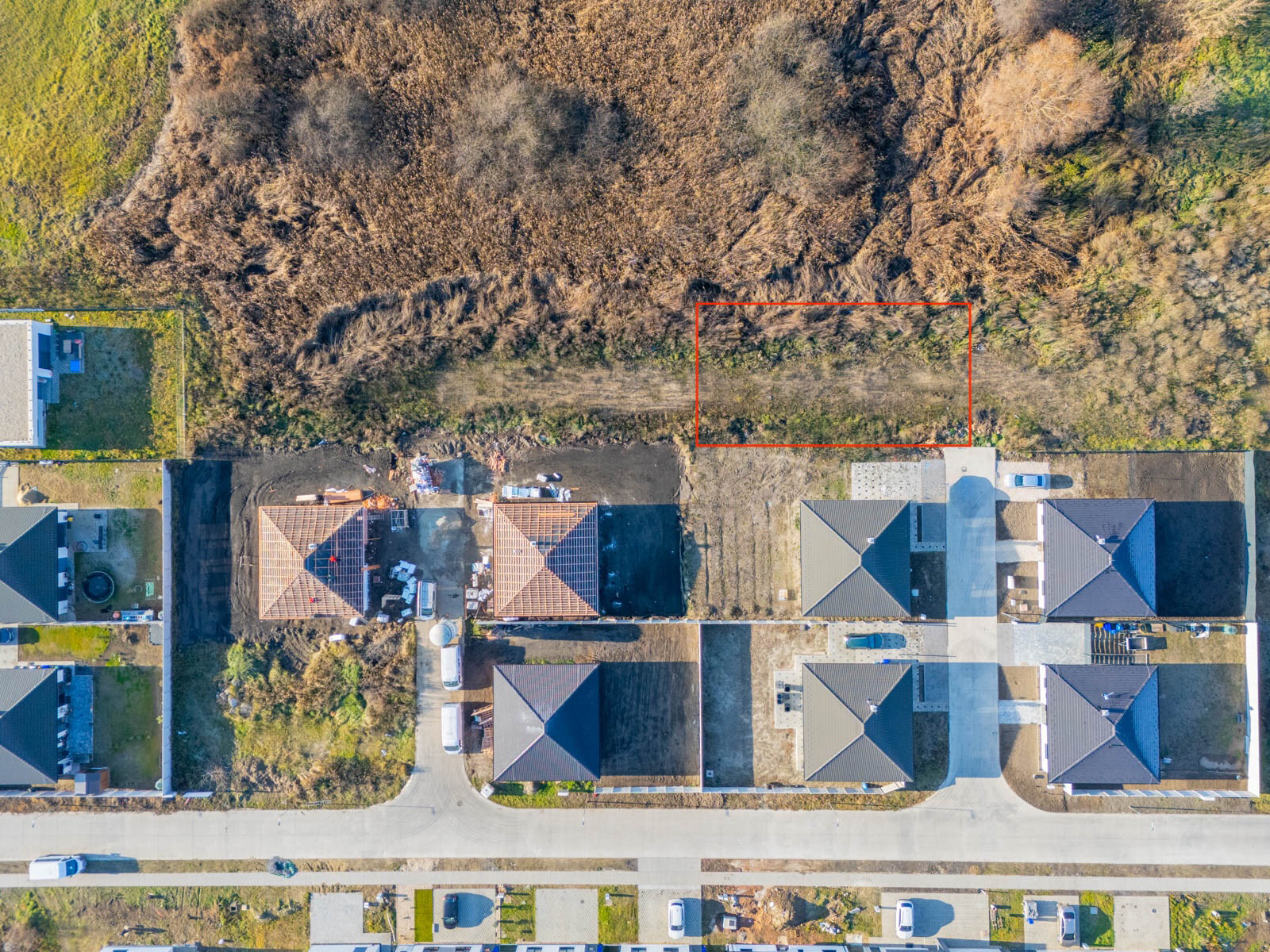 Na predaj rovinaté pozemky vhodné na výstavbu rodinných domov obci Malé Leváre