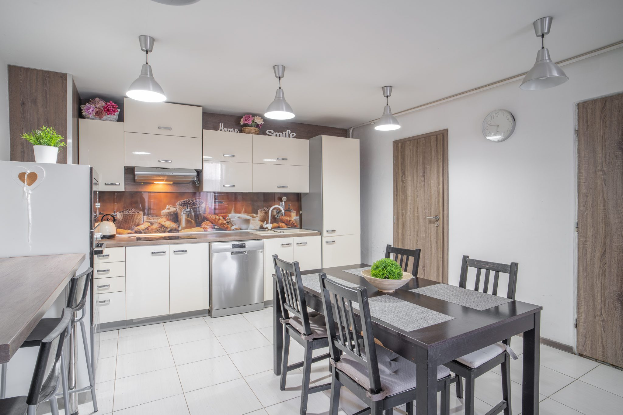 Na predaj priestranný 6-izbový rodinný dom v obci Hrnčiarovce nad Parnou