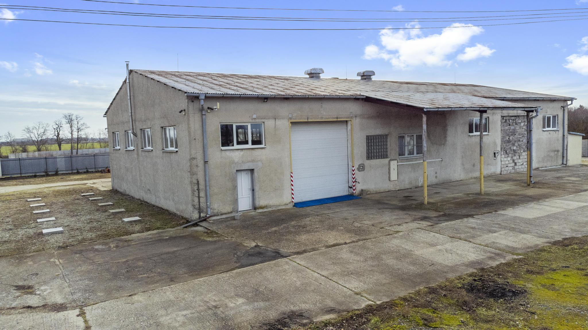 Na predaj investičná priemyselná hala v obci Trnávka