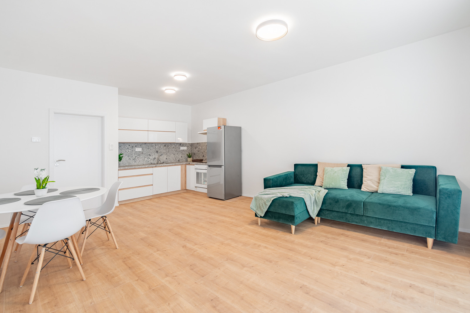 REZERVOVANÉ: Na prenájom 2-izbový byt s balkónom a garážovým státím v projekte MIKO, Trnava