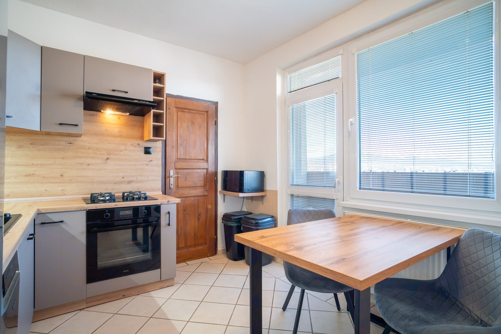 REZERVOVANÉ :Na prenájom veľkometrážny 2-izbový byt v Nitre