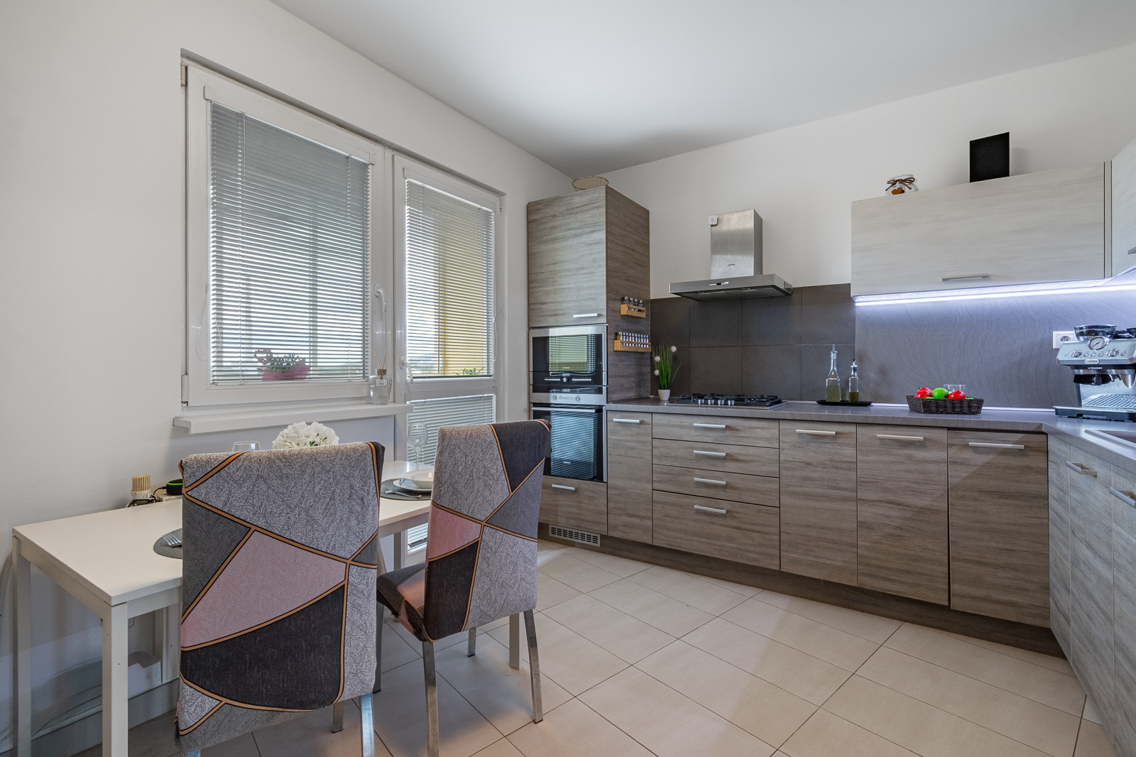 REZERVOVANÉ - Na predaj priestranný 4-izbový byt vo vyhľadávanej lokalite blízko centra Bratislavy