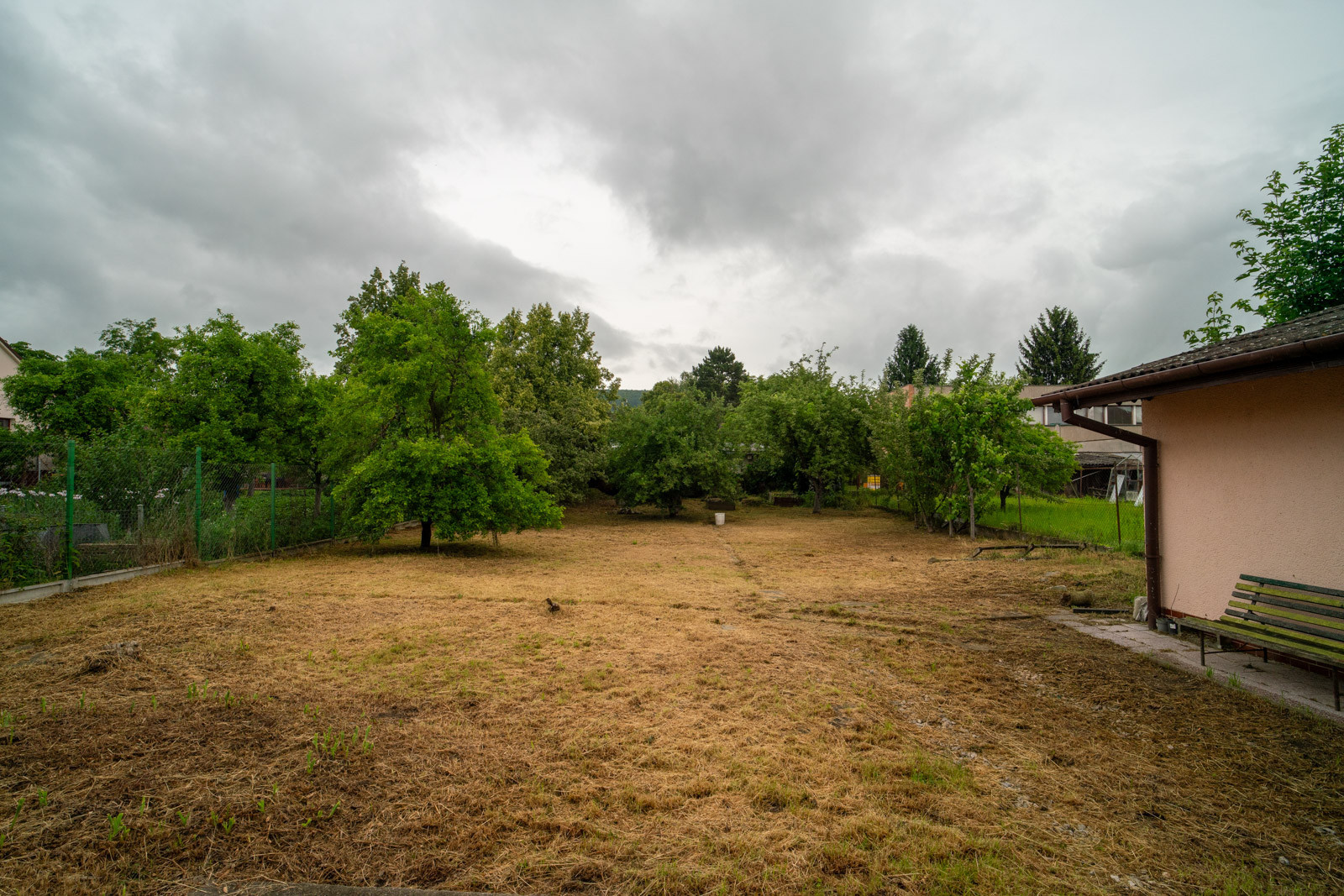 Na predaj pozemok s investičným potenciálom v Trenčíne, časť Zlatovce