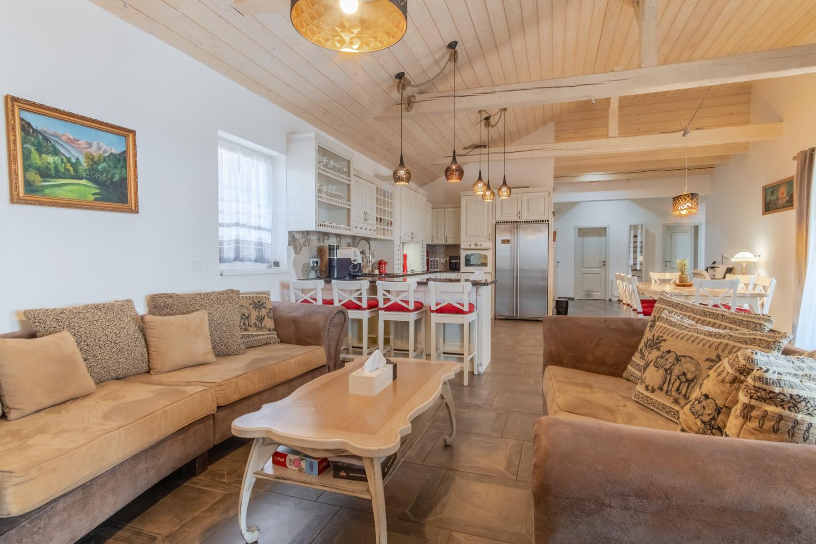 Na predaj exkluzívny rodinný dom s dvoj-garážou v podtatranskej obci Veľký Slavkov