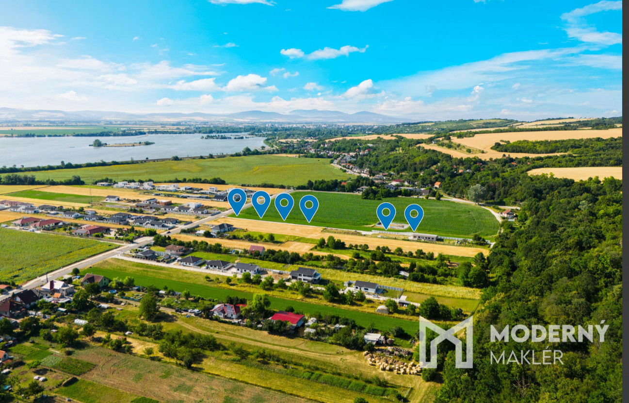 Na predaj slnečný stavebný pozemok v obci Nová Ves nad Váhom