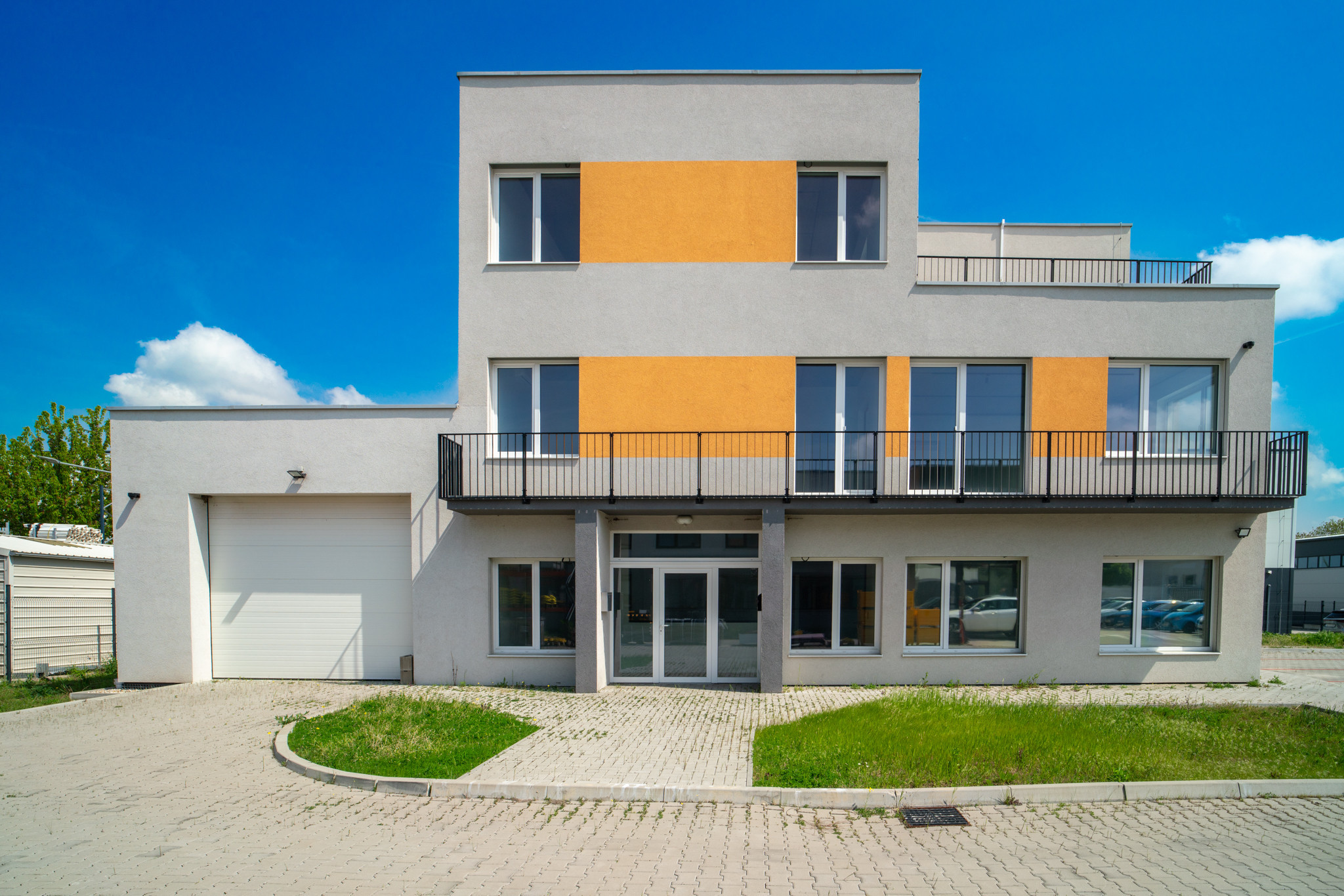 Na prenájom jedno podlažie polyfunkcie na Zavarskej ulici v Trnave