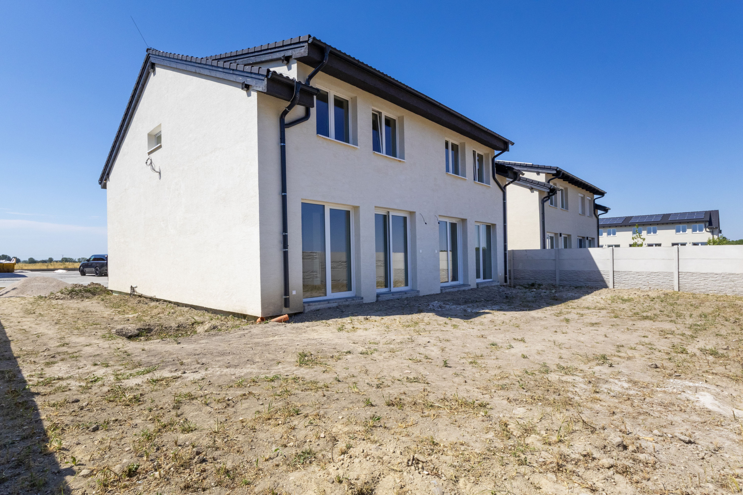 Predaj 4-izbová bytová jednotka v dvojdome v Lehniciach