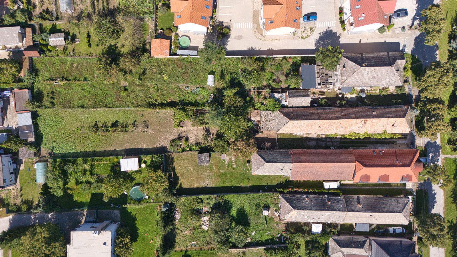 Na predaj pozemok so starším domom v obci Selice